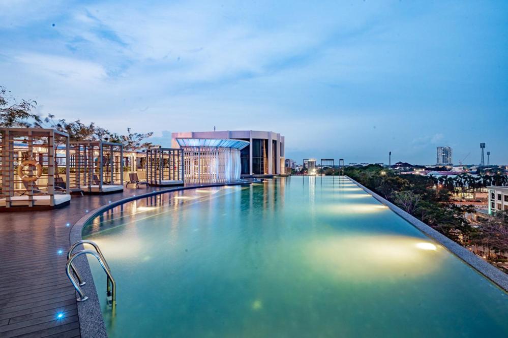 Sina Troika Residence Kota Bharu 2Br Wifi Netflix Pool Exterior foto